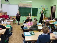 Пятиклассники подготовили интересную сценку о профессии программиста