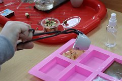 Старшеклассники осваивали азы мыловарения