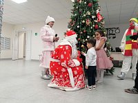 Волонтеры провели новогодний праздник для подопечных проекта "Время добра"