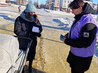 Волонтеры разъяснили жителям Светлого порядок голосования за объекты благоустройства