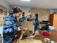 Активистки женсовета Светлого провели мастер-класс по изготовлению блиндажных свечей