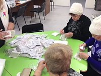 Серебряные волонтеры делают "сухие" армейские души