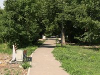 Просили — получили: новые лавочки поставили в сквере у Каравеллы