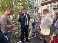 Сергей Баталов обсудил с жителями ремонт крыши их многоквартирного дома