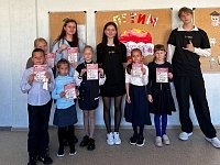 Волонтеры провели акцию "Безопасная дорога в школу"