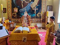 У нового настоятеля светловского храма на клиросе "целый цветник"!