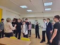 Для школьников провели тренинг “Я и телефон доверия”