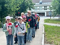 Школьники возложили цветы в память о погибших воинах