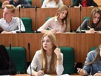 Получать образование и растить ребёнка бывает непросто, и государство помогает студентам, которые стали родителями