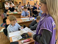 Волонтеры провели информационную акцию "Безопасные каникулы. Осень"