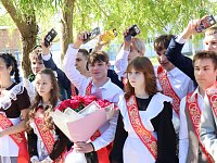 Для светловских выпускников прозвучал прощальный Последний звонок