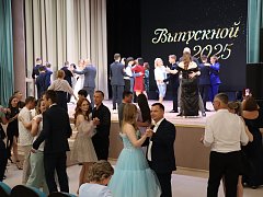 Бал выпускников: завершилась яркая глава в жизни одиннадцатиклассников