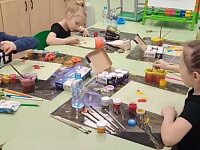 Живописные натюрморты подготовили для своих мама участники изостудии «Палитра»