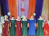 Светловские "Боярушки" порадовали своим выступлением жителей села Идолга