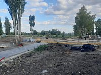 Пешеходные дорожки на Каскаде выкладывают брусчаткой