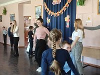 "Чемпионы" провели для учащихся начальных классов космическую зарядку 