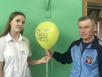 Мы дарим вам веселый шарик, а вы нам - улыбку!