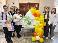 Семиклассники поздравили учителей с наступающим праздником 