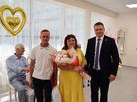 В день семьи, любви и верности в Светлом чествовали супружеские пары с крепкими семейными устоями