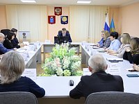 На повестке дня - праздничное украшение территории поселка к новогодним праздникам