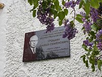 В канун празднования Дня Победы светловцы возложили цветы к памятной доске ветерана Великой Отечественной войны