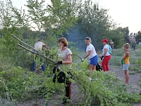 Масштабный трудовой десант «высадился» на не менее масштабной территории: в парке на Каскаде прошёл общегородской субботник