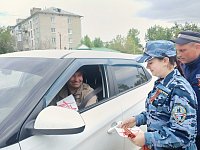В преддверии Дня Победы сотрудники госавтоинспекции поздравили автолюбителей с наступающим праздником