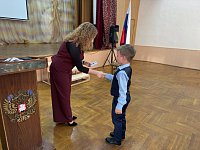 Школьникам вручили знаки отличия Всероссийского физкультурно-спортивного комплекса «Готов к труду и обороне»