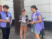 Волонтеры напомнили правила безопасности на дорогах