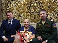 Труженица тыла принимала поздравления с 98-летием