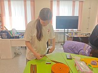 В молодежном пространстве прошел мастер-класс по изготовлению бутоньерок ко Дню Победы