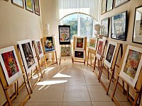 В Детской школе искусств открылась выставка для первоклассников "Мир детства"