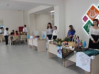 Светловские мастерицы представили на патриотической выставке образцы продукции, изготавливаемой для поддержки наших военнослужащих