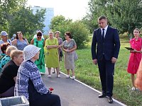 Сергей Баталов продолжает встречи с жителями посёлка