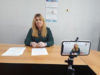 В прямом эфире на вопросы жителей Светлого отвечала секретарь Комиссии по делам несовершеннолетних и защите их прав 