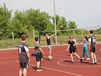 Вместе со спортом и своим ребёнком: в Светлом прошел необычный волейбольный матч